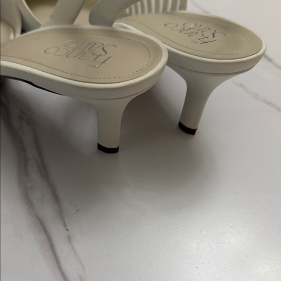 Franco Sarto Pointed Slingback shoes - Picture 3 of 9